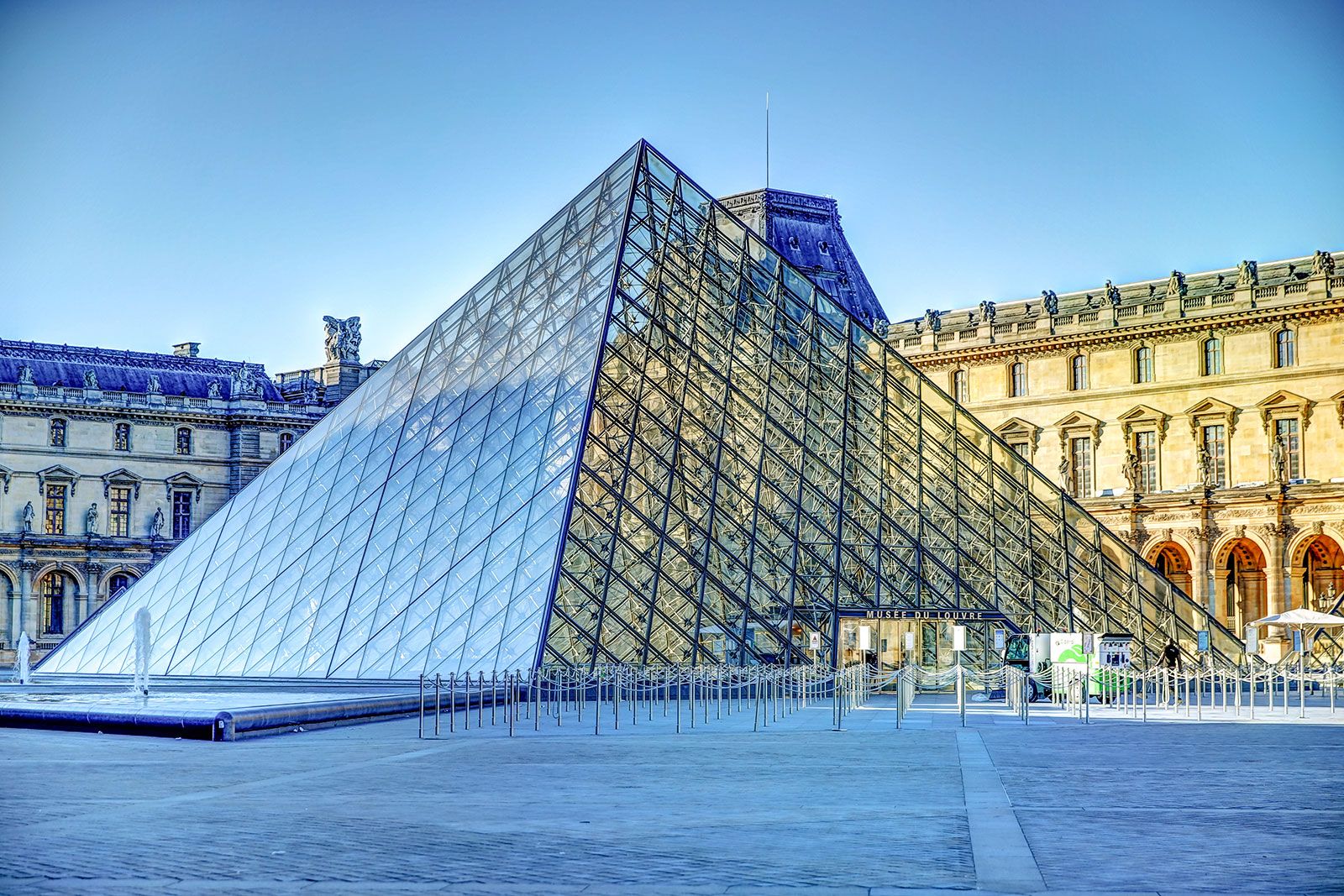 Top 10 Tourist Attractions in Paris Top 10 Tourist Attractions in Paris