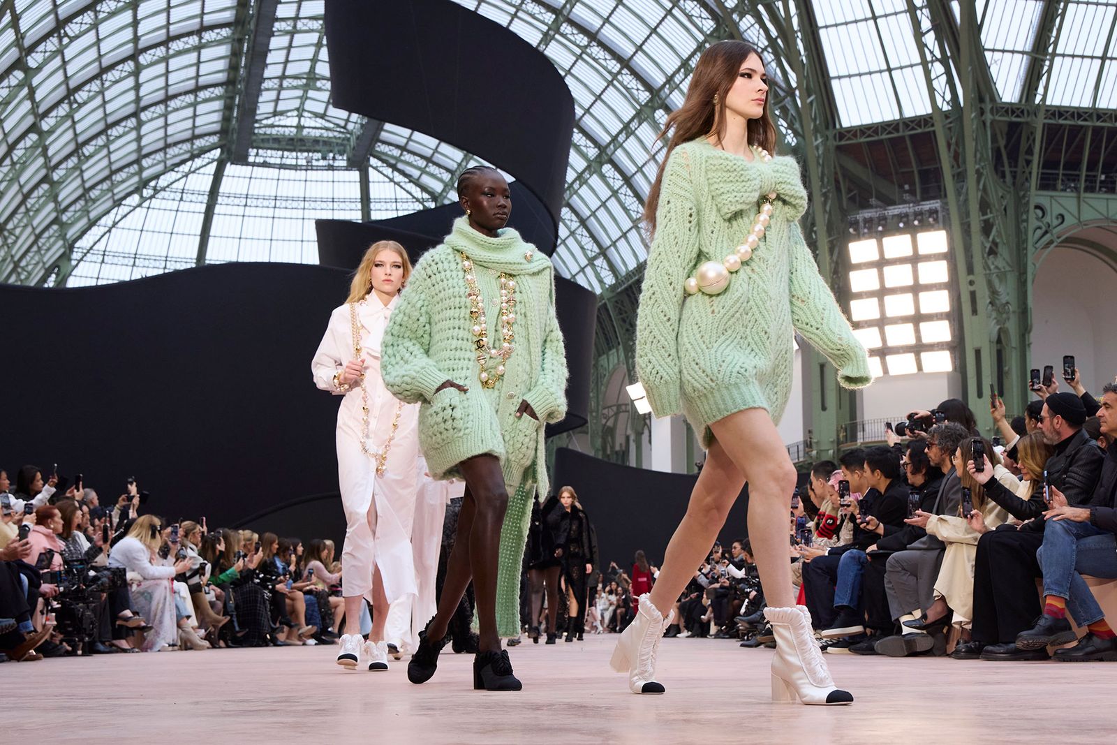 Paris Fashion Week – How Visitors Can Experience the Magic Paris Fashion Week – How Visitors Can Experience the Magic