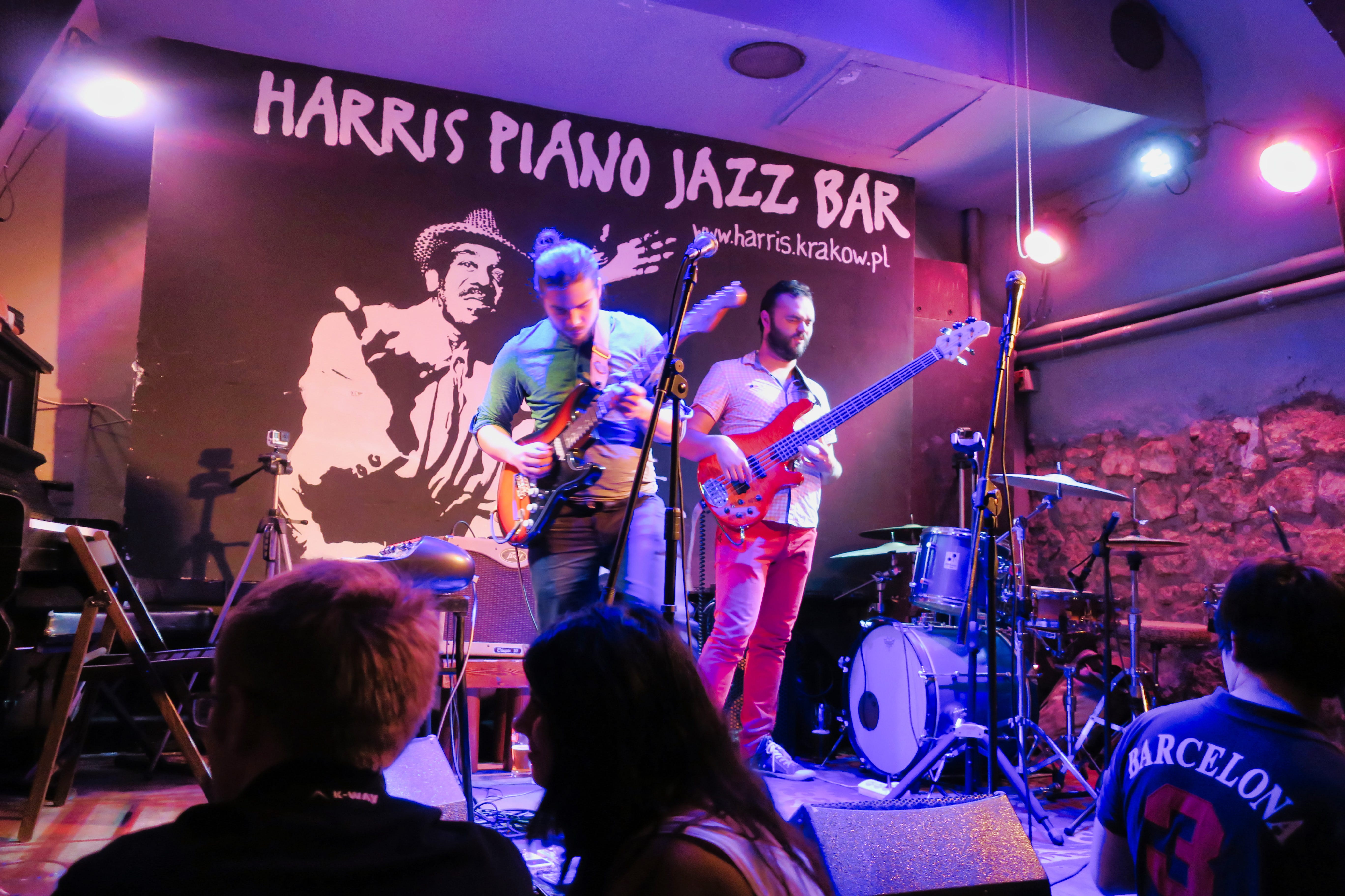 Paris Nightlife Guide – Rooftop Bars, Jazz Clubs & Cabarets Paris Nightlife Guide – Rooftop Bars, Jazz Clubs & Cabarets