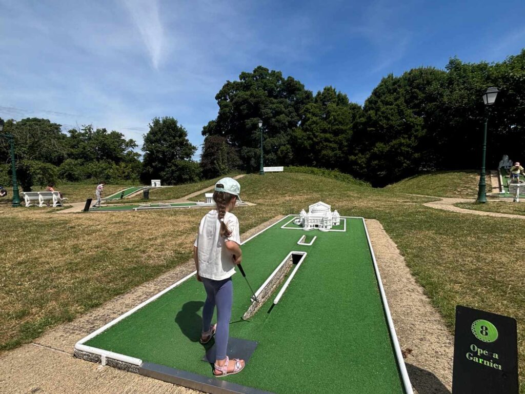 Parc Floral de Paris: A Real Gem in the Bois de Vincennes Mini Golf Course