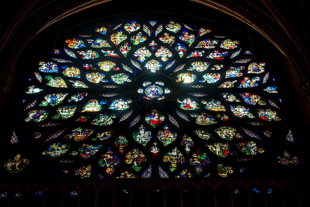 Visiting La Sainte Chapelle Paris: A complete guide Image of the rose window in La Sainte Chapelle Paris