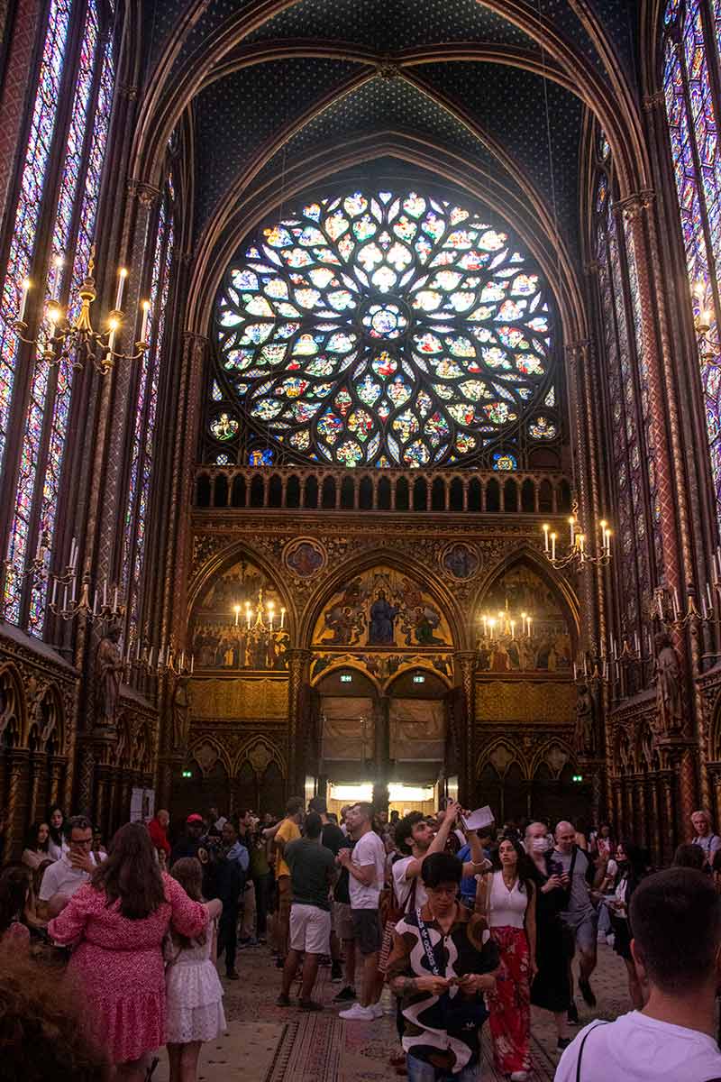 Visiting La Sainte Chapelle Paris: A complete guide Image of visitors in Sainte Chapelle Paris