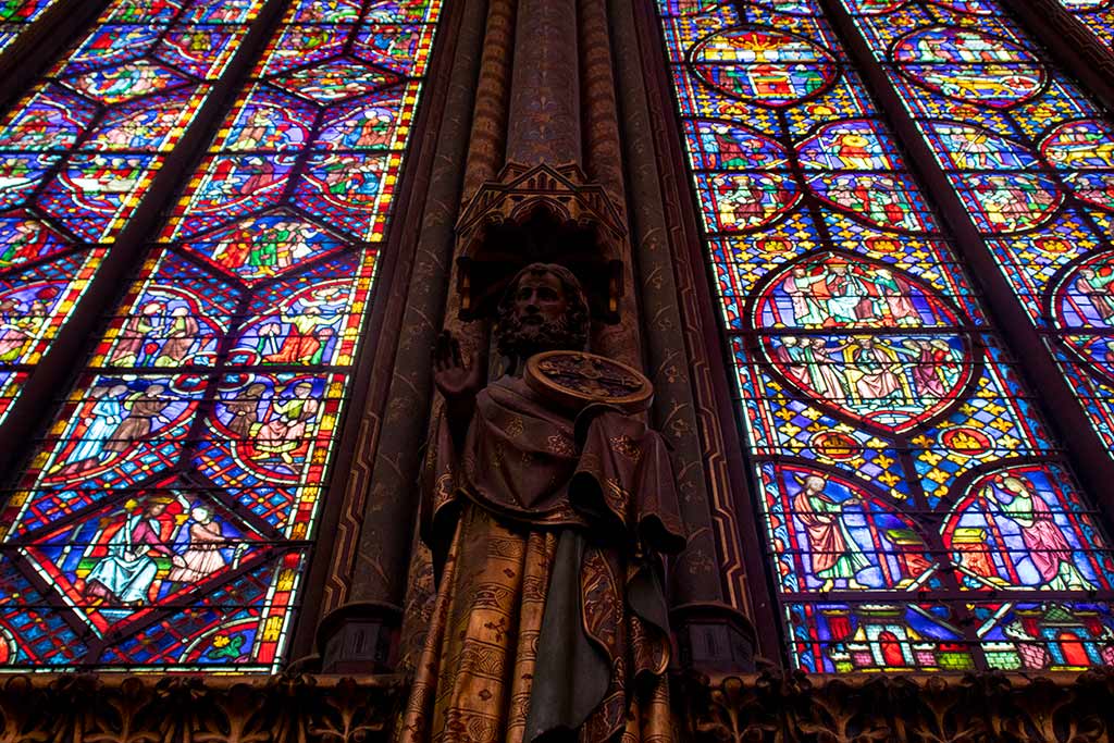 Visiting La Sainte Chapelle Paris: A complete guide Image of statue of Apostle in Sainte Chapelle Paris