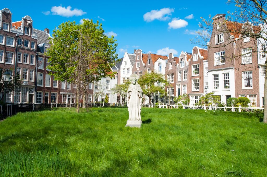 Top 20 Tourist Attractions in Amsterdam Begijnhof Amsterdam